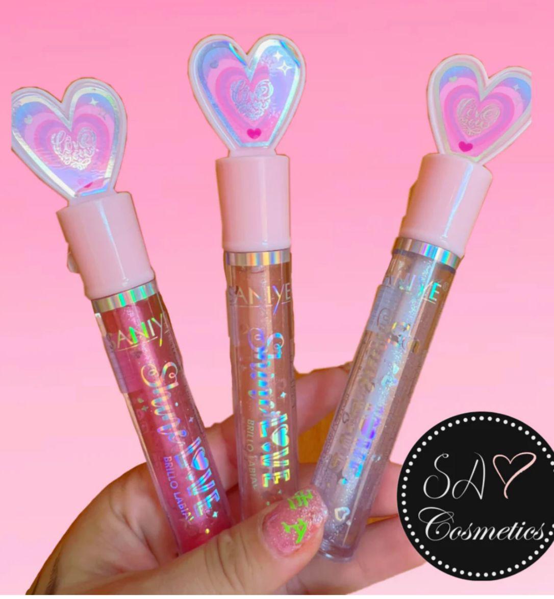 Brillo Labial "Sweet Love" de SANIYE – Edición Corazón Holográfico